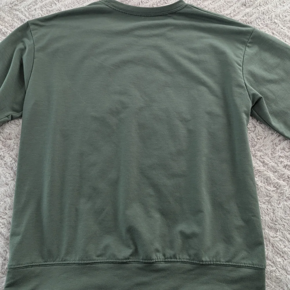 'MAMA' Sweatshirt - Picture 3 of 7
